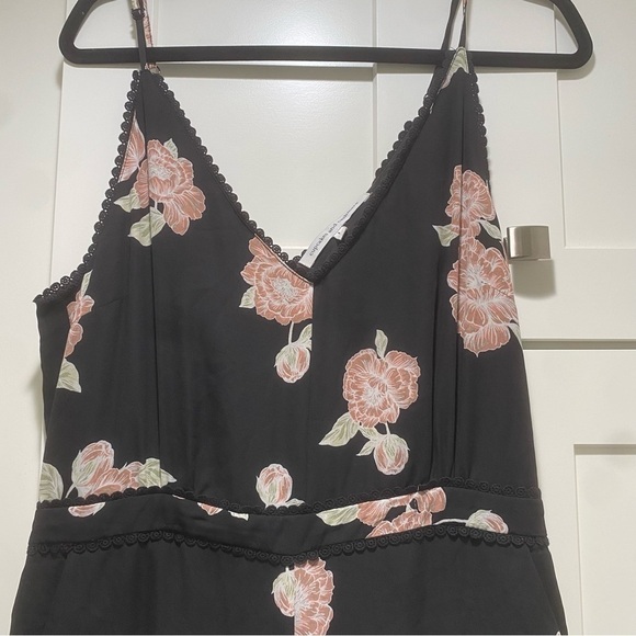 Cupcakes and Cashmere Felissa Strappy Floral Jumpsuit Size Large - Picture 6 of 11